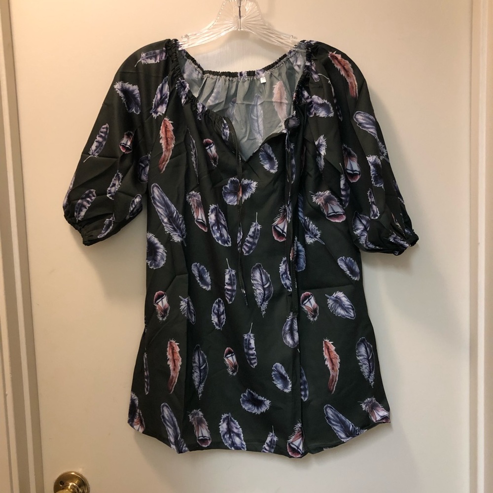 Blouse feather print